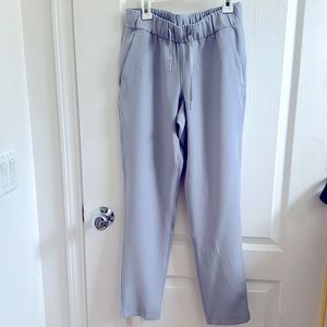 Lululemon stretchy comfy gray women pants size 2